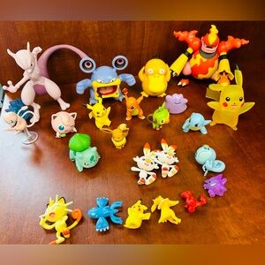 Pokémon Battle Figures and Trainer Bag